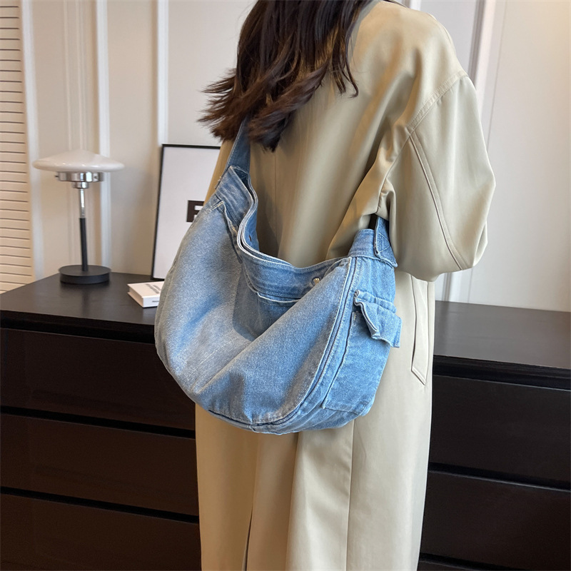 Hobo Bag Slouchy - حقيبة دينيم كبيرة الحجم بحزام عريض،