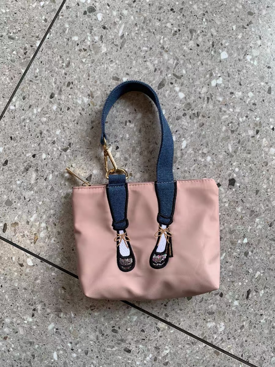 حقيبة هاتف نسائية عصرية مطرزة، - مراجعة Women Bags Max وسعره