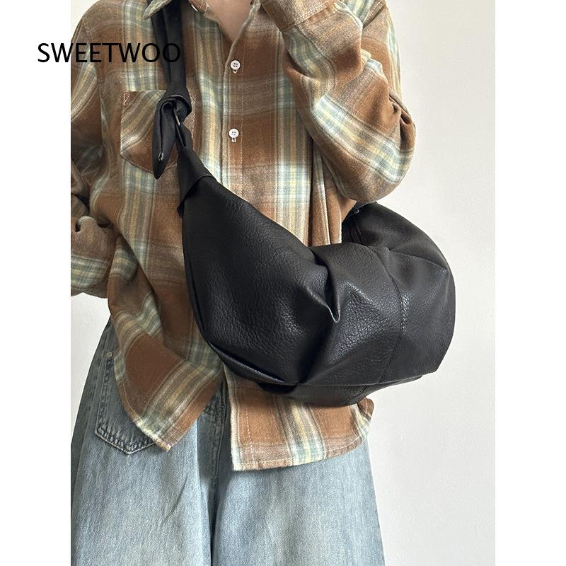 حقيبة هوبو نسائية من الجلد الص - مراجعة Hobo Bag Slouchy وسعره