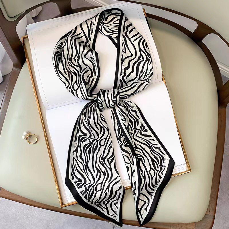 وشاح حريري مربع فاخر بنقشة حما - مراجعة Women Bags Online وسعره