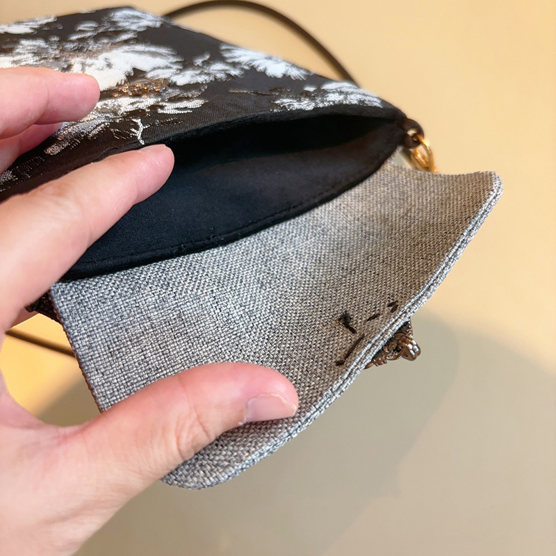 حقائب الهاتف المحمول الصغيرة ا - مراجعة Women Bags Max وسعره