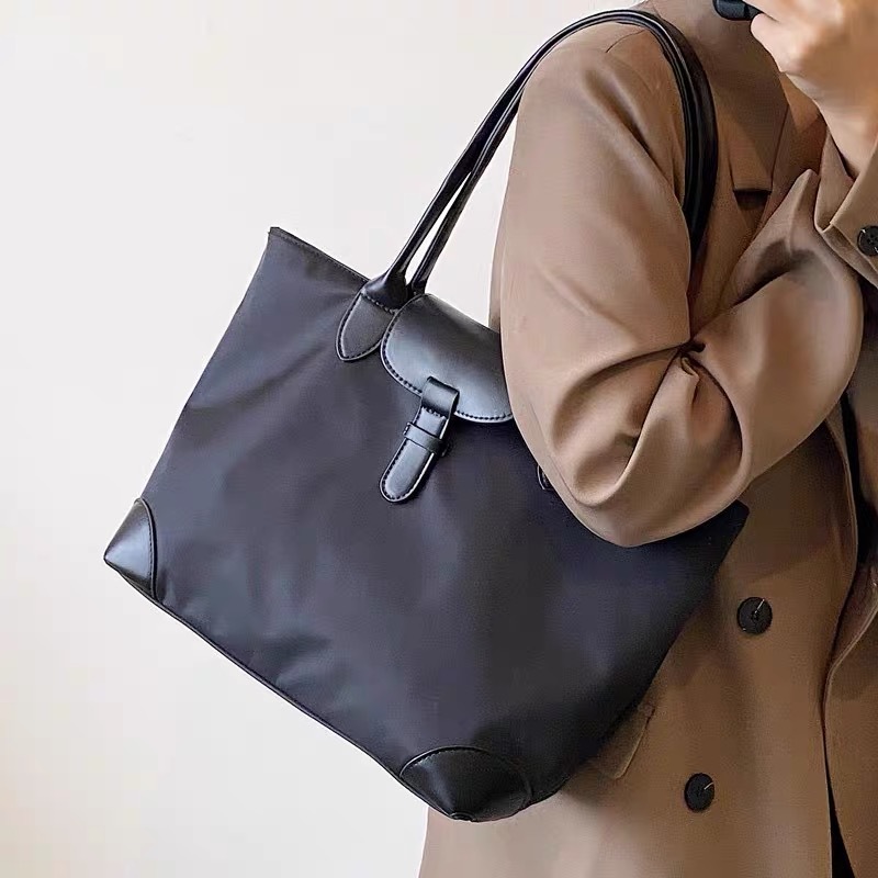 حقيبة يد نسائية من النايلون أك - مراجعة Women Bags Polene وسعره