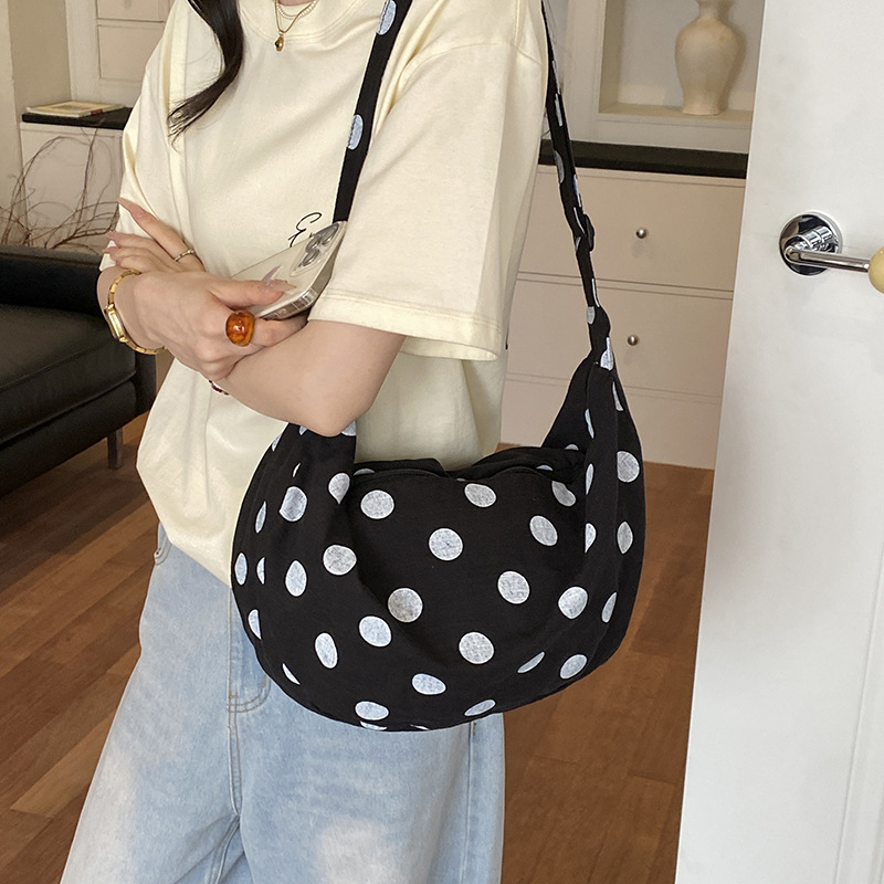 حقيبة كتف نسائية كبيرة من القم - مراجعة Hobo Bag Slouchy وسعره