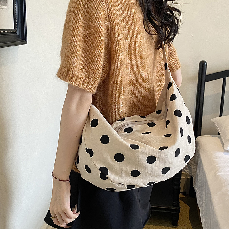 حقيبة كتف نسائية كبيرة من القم - مراجعة Hobo Bag Slouchy وسعره