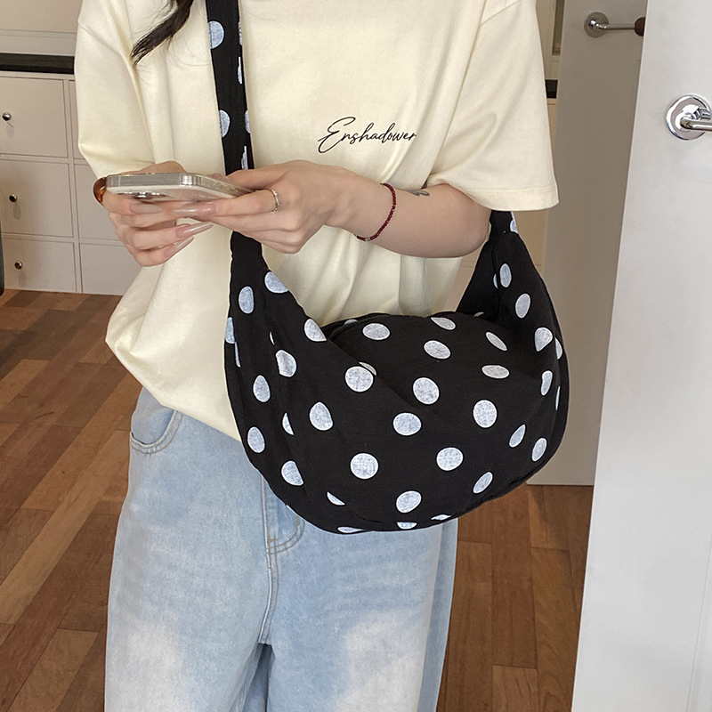 حقيبة كتف نسائية كبيرة من القم - مراجعة Hobo Bag Slouchy وسعره