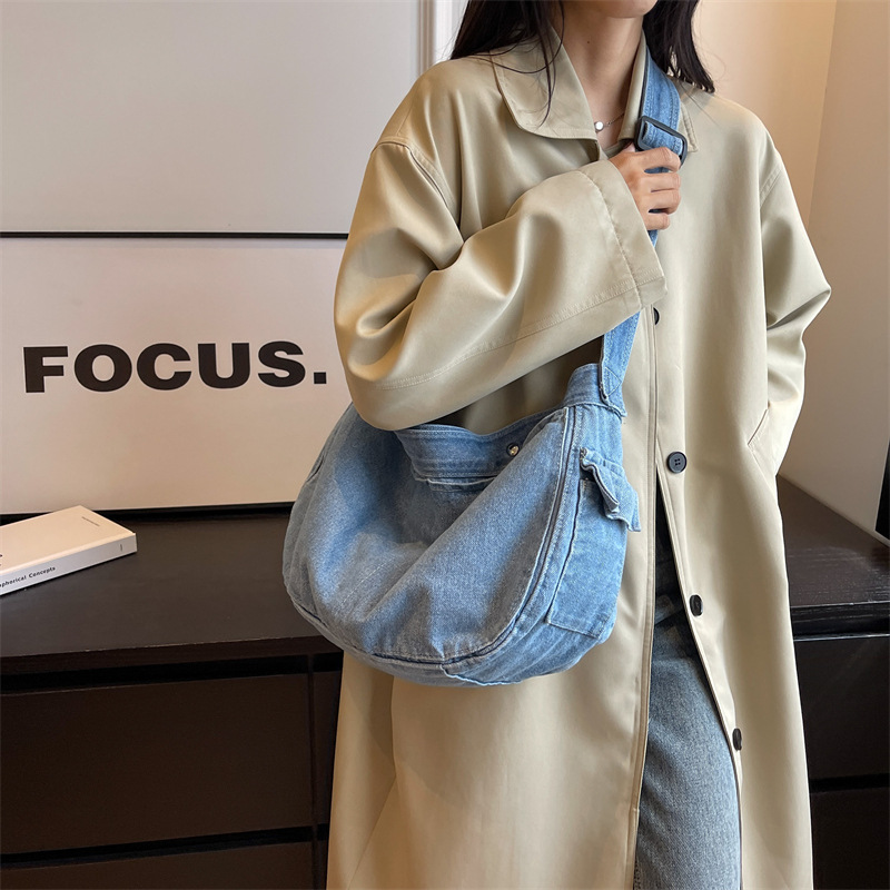 حقيبة دينيم كبيرة الحجم بحزام  - مراجعة Hobo Bag Slouchy وسعره