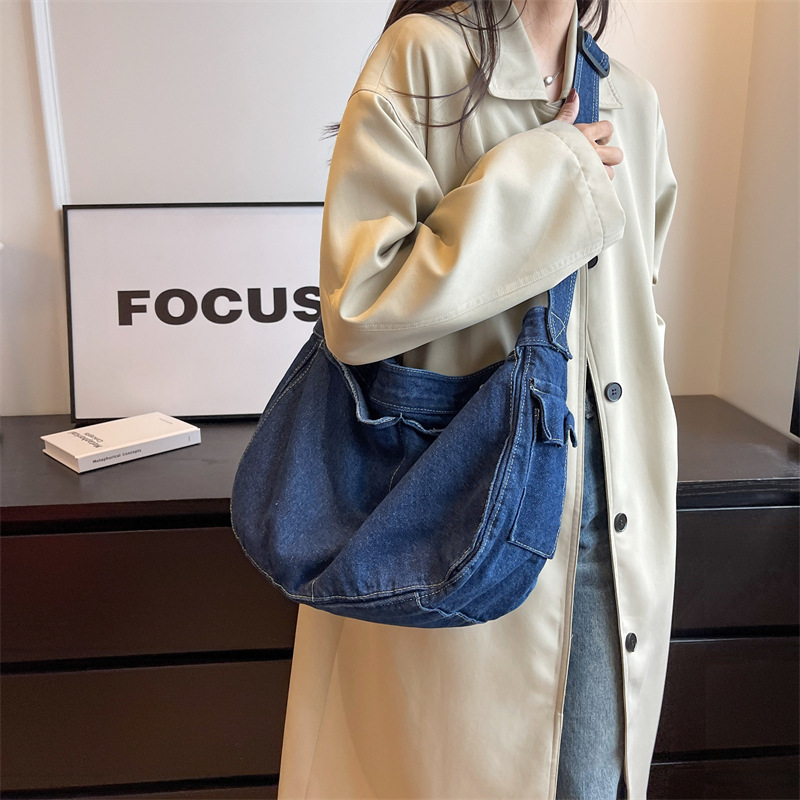 حقيبة دينيم كبيرة الحجم بحزام  - مراجعة Hobo Bag Slouchy وسعره