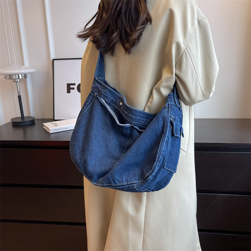 حقيبة دينيم كبيرة الحجم بحزام  - مراجعة Hobo Bag Slouchy وسعره